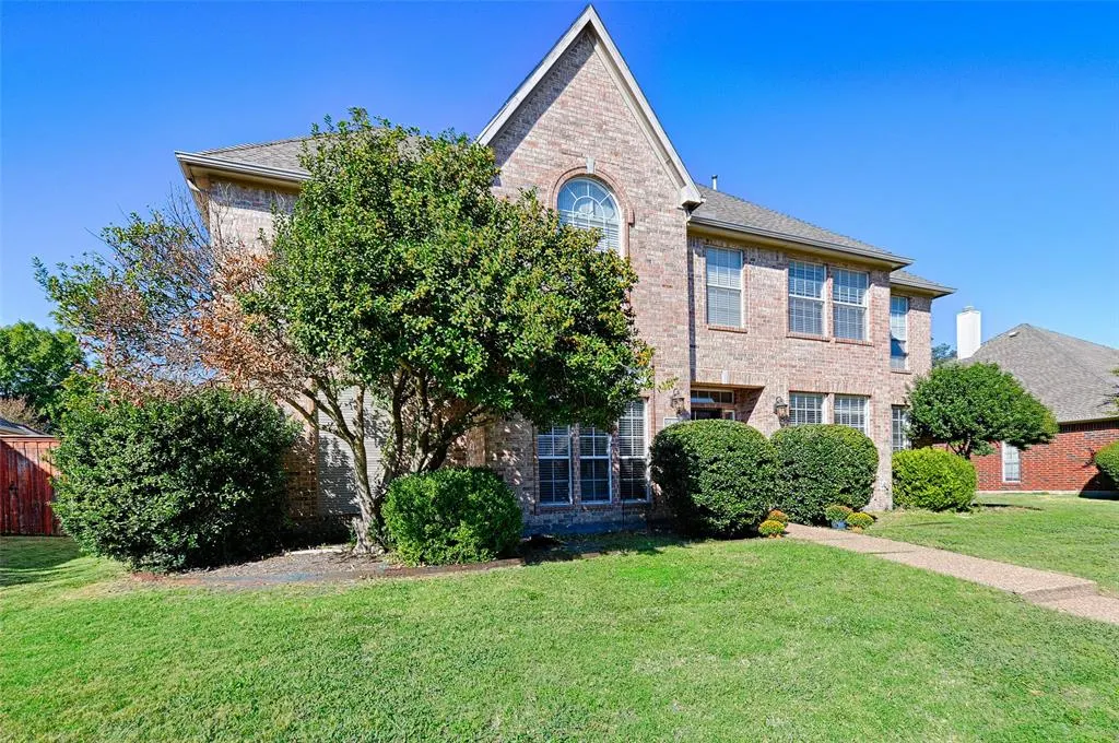 6633 Wickliff Trail