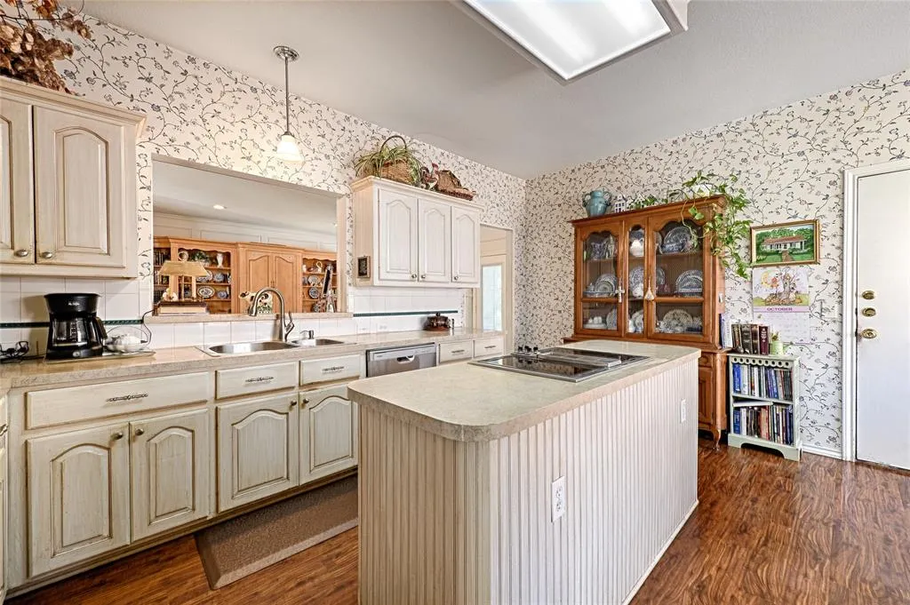 6633 Wickliff Trail