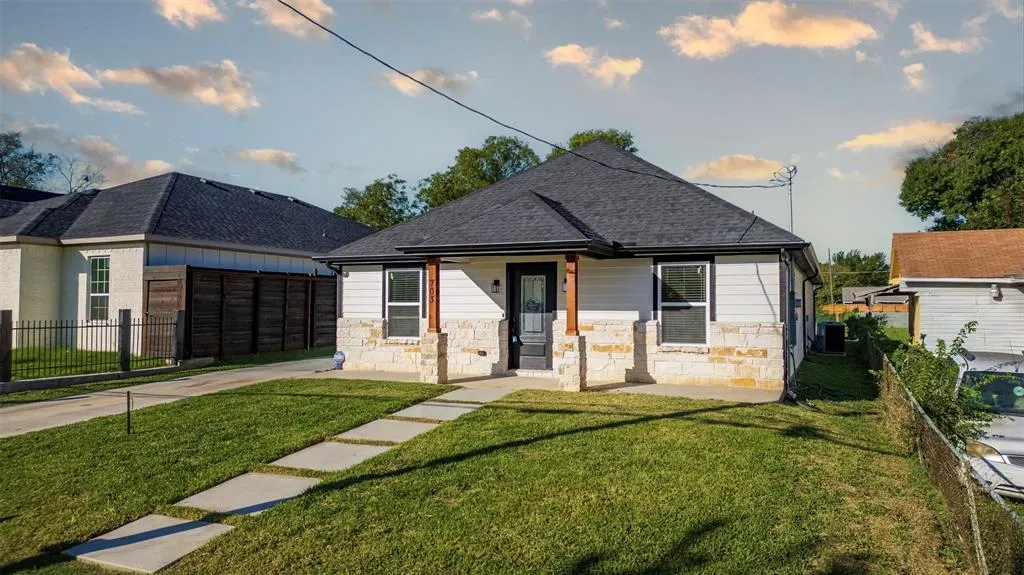 703 N Dwight Avenue