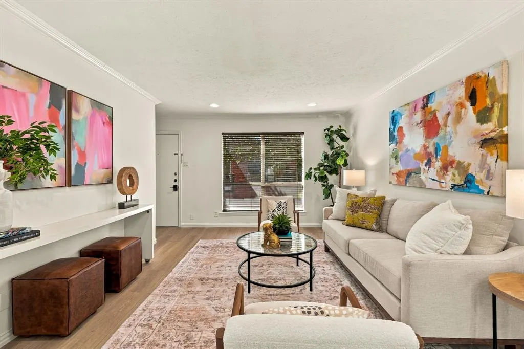 4525 Gilbert Avenue #208