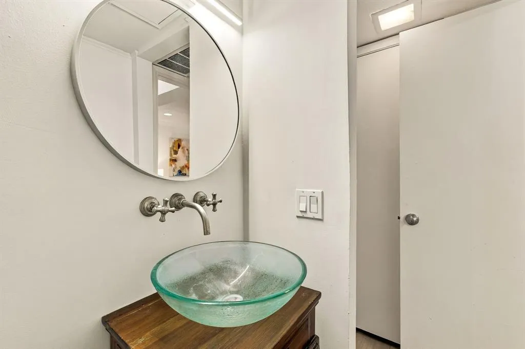 4525 Gilbert Avenue #208