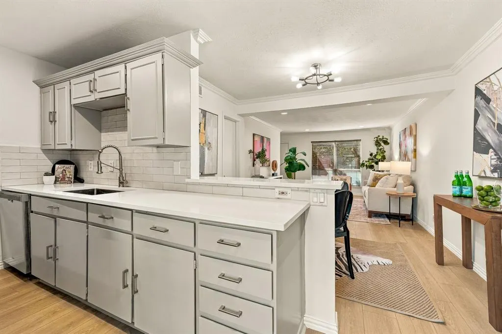4525 Gilbert Avenue #208