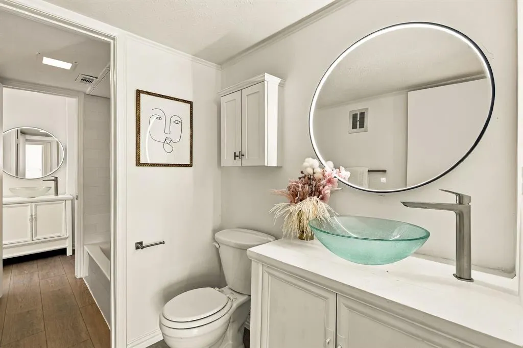 4525 Gilbert Avenue #208