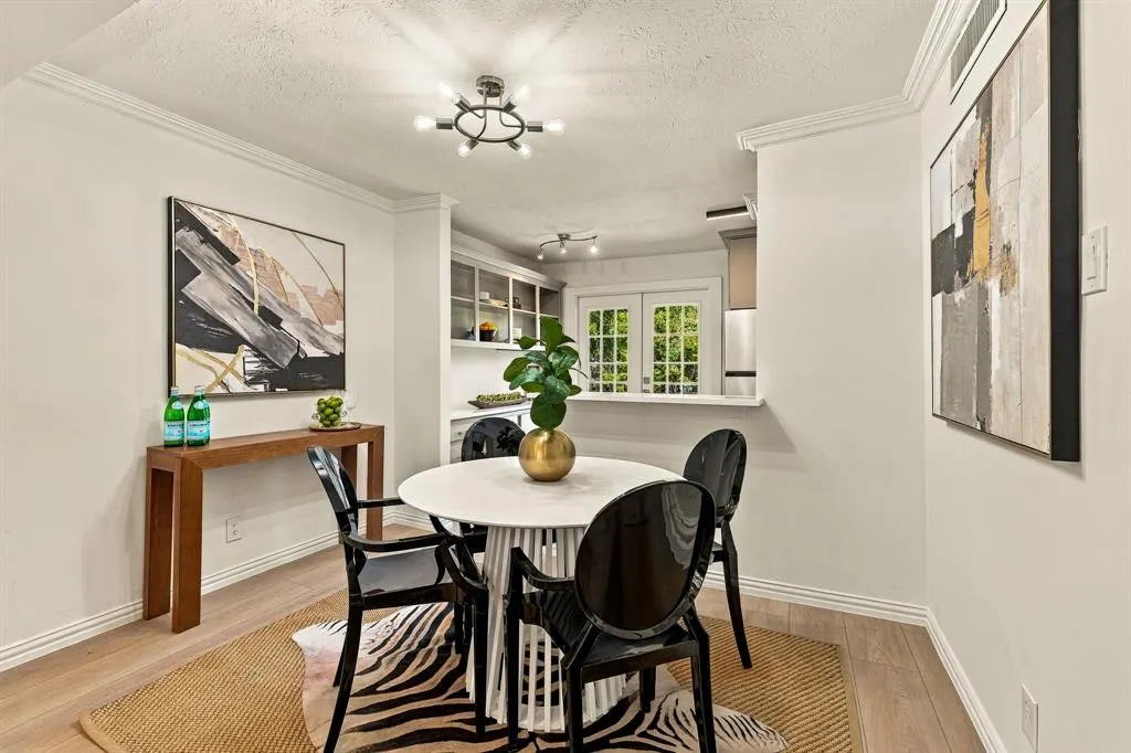 4525 Gilbert Avenue #208