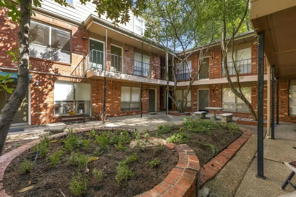 4525 Gilbert Avenue #208