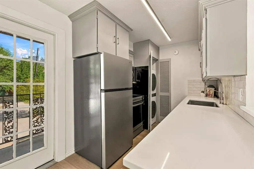 4525 Gilbert Avenue #208