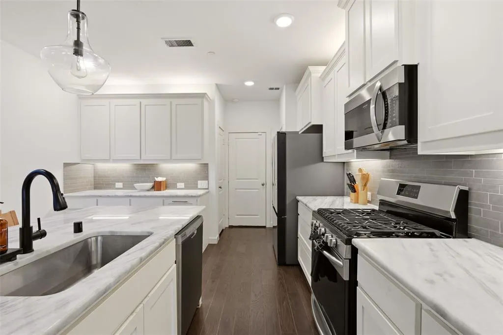 2725 Starburst Drive