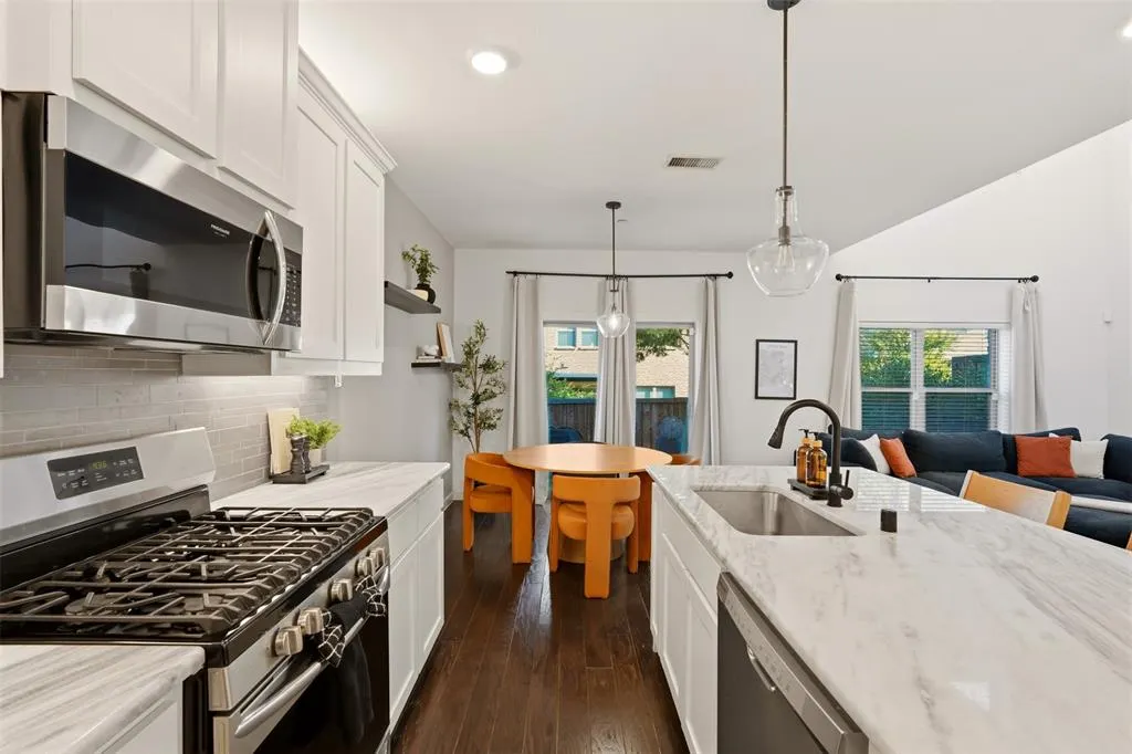 2725 Starburst Drive