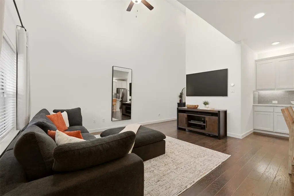 2725 Starburst Drive