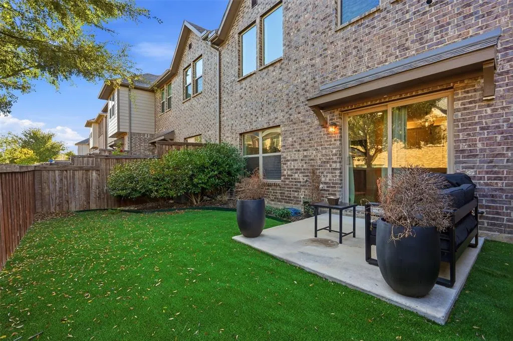 2725 Starburst Drive