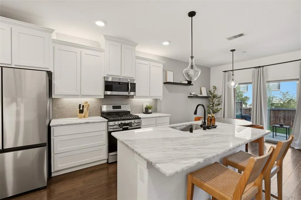 2725 Starburst Drive