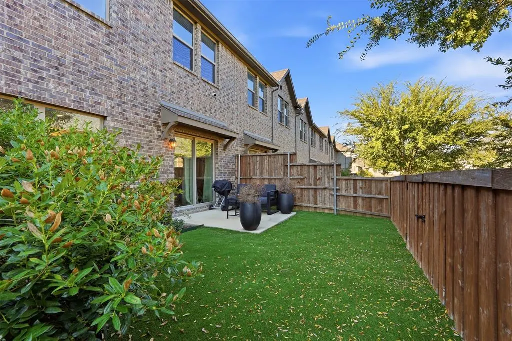 2725 Starburst Drive