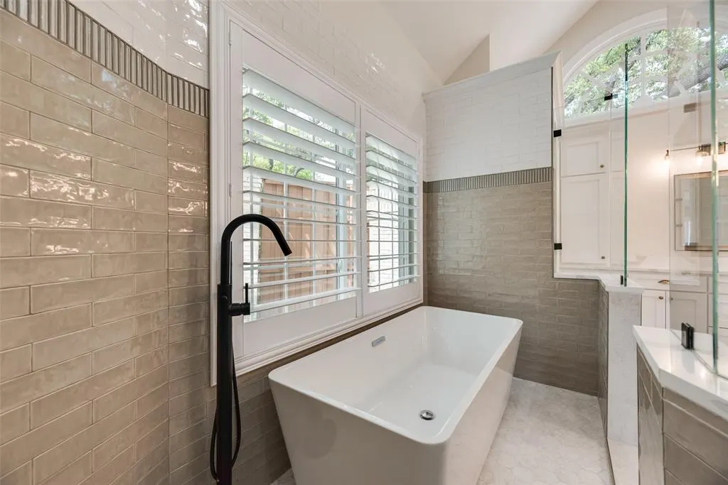 4612 Saxon Drive