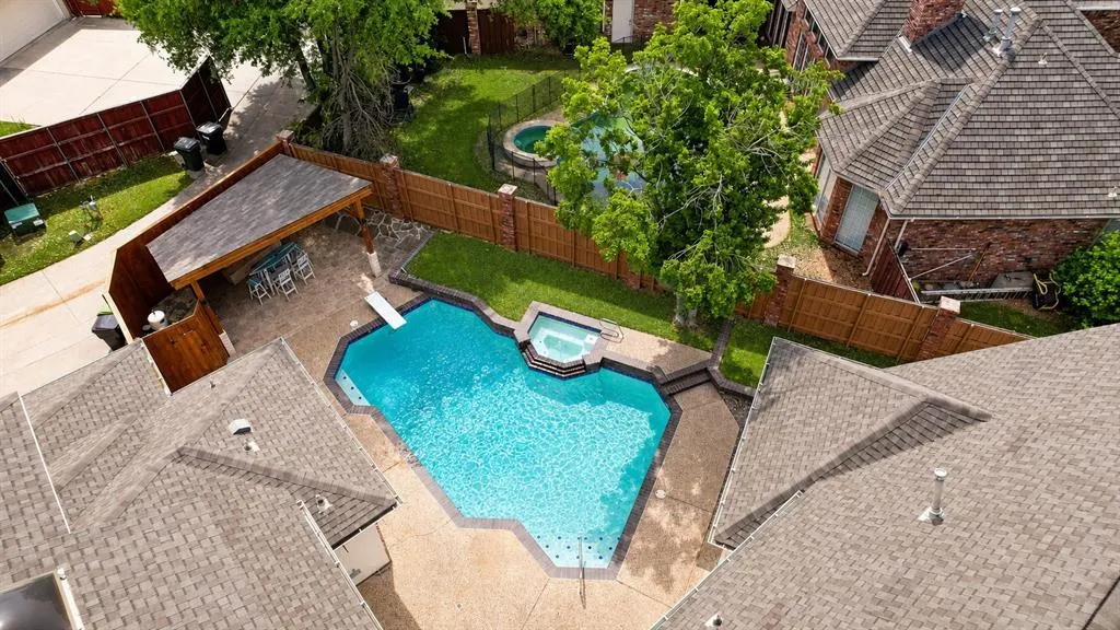 4612 Saxon Drive
