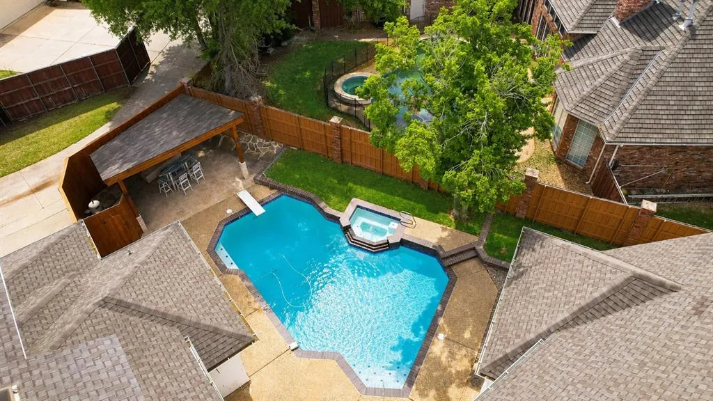 4612 Saxon Drive