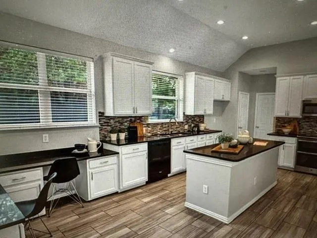 1601 Long Prairie Court