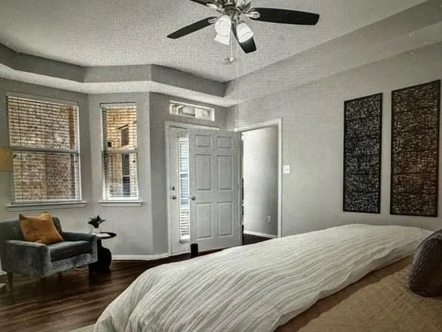 1601 Long Prairie Court