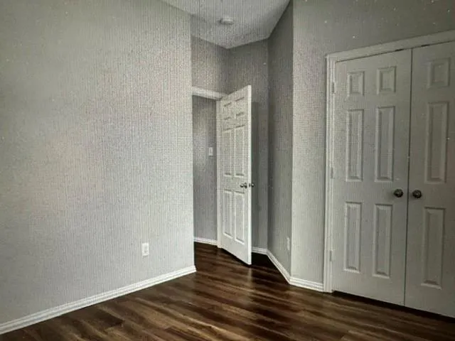 1601 Long Prairie Court