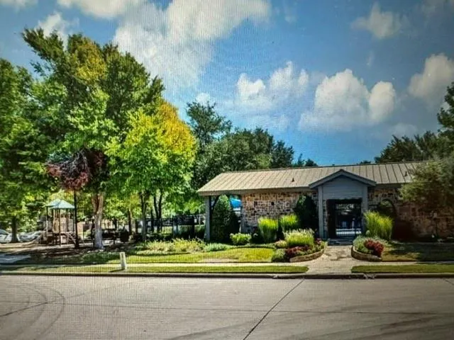 1601 Long Prairie Court
