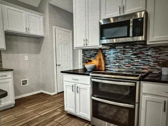 1601 Long Prairie Court