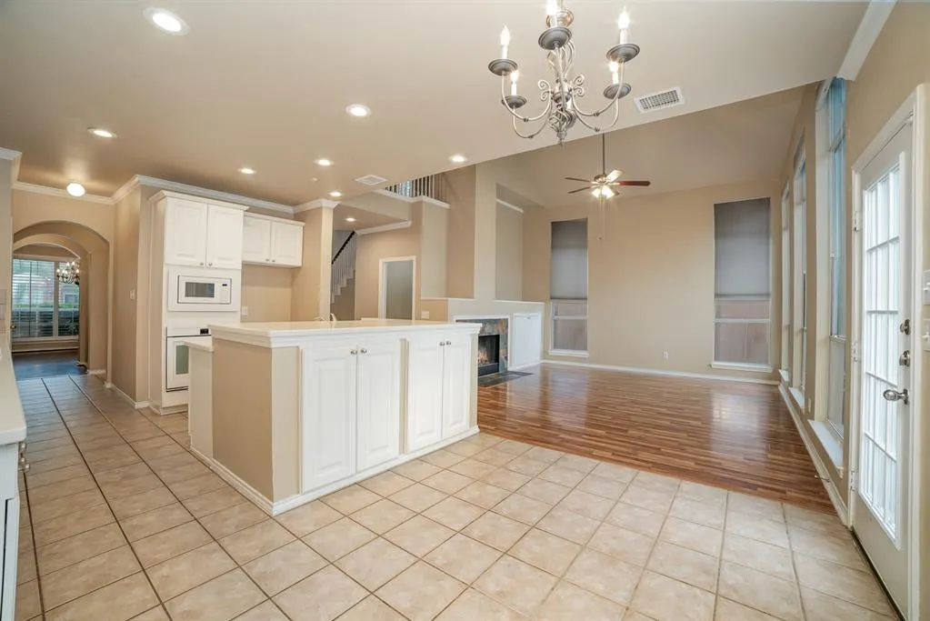 1800 Montura Lane