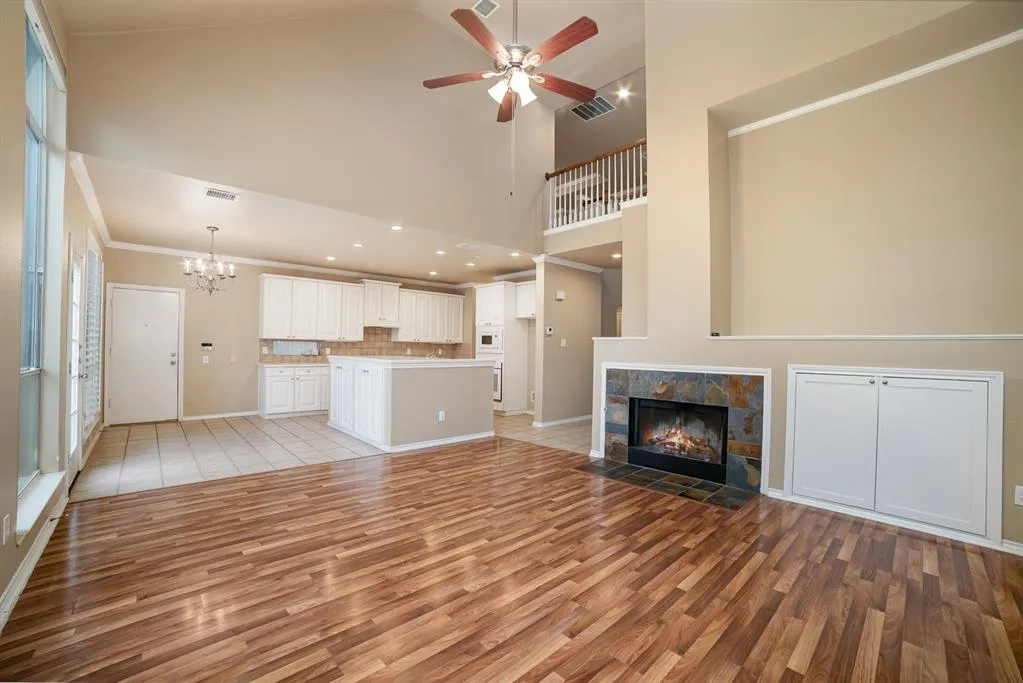 1800 Montura Lane