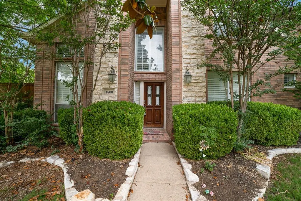 1800 Montura Lane