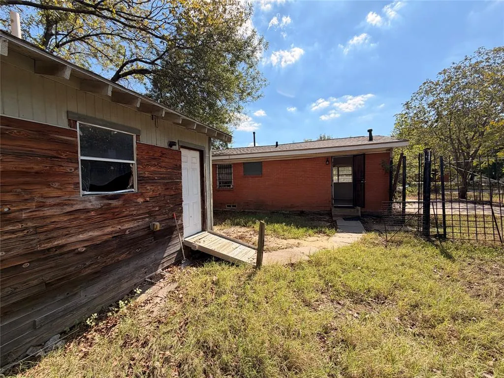 8109 Burroaks Drive