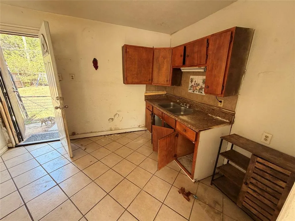 8109 Burroaks Drive