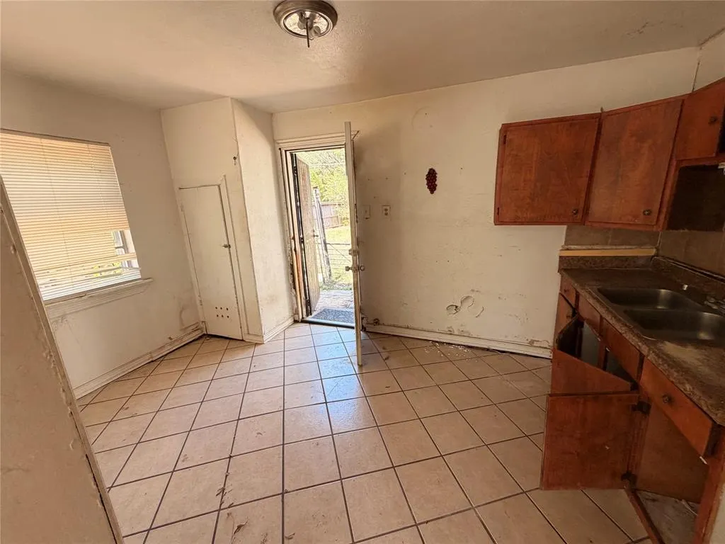 8109 Burroaks Drive
