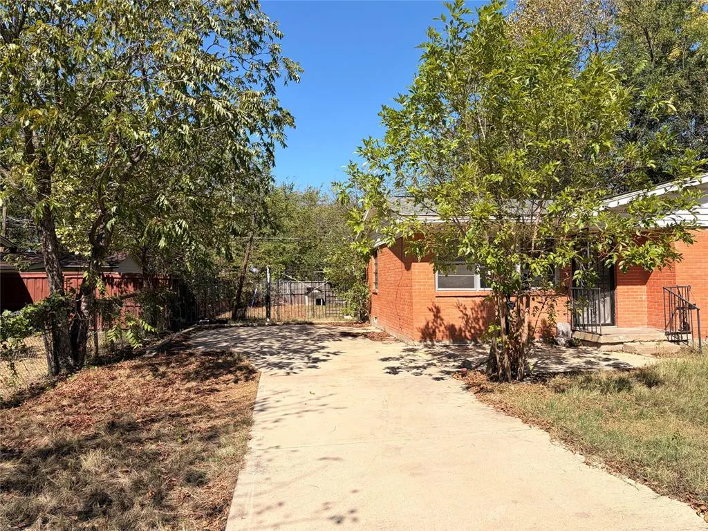 8109 Burroaks Drive