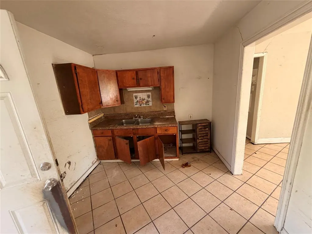 8109 Burroaks Drive