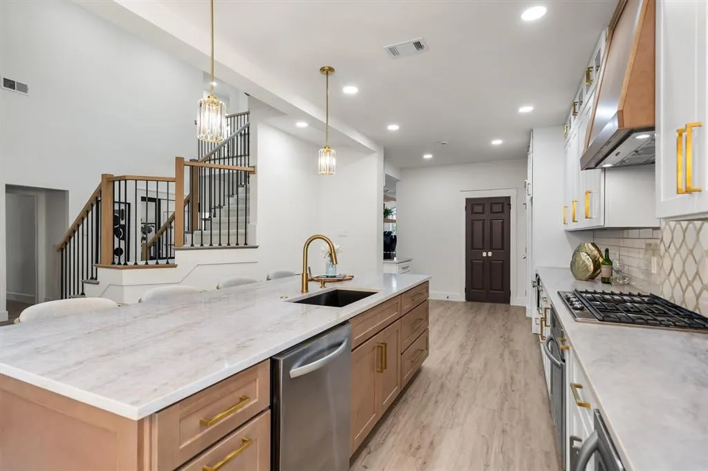 2706 Summerwood Court
