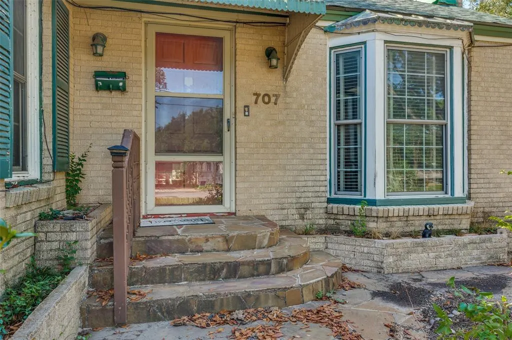 707 N Oak Cliff Boulevard
