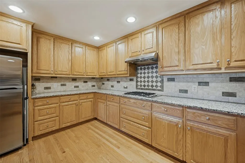 9307 Leaside Drive
