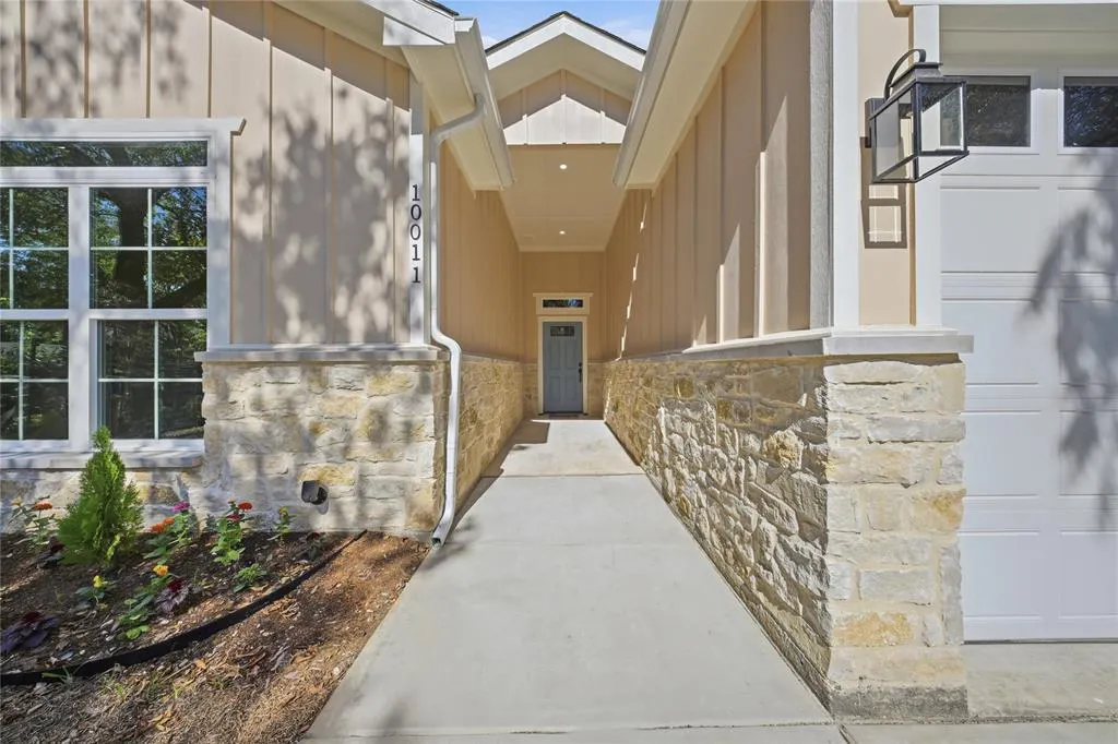 10011 Lansdowne Drive