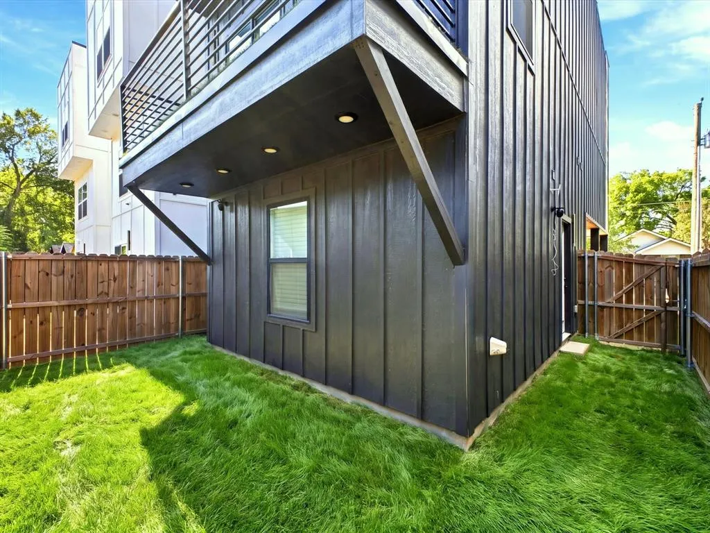 2404 Anderson Street