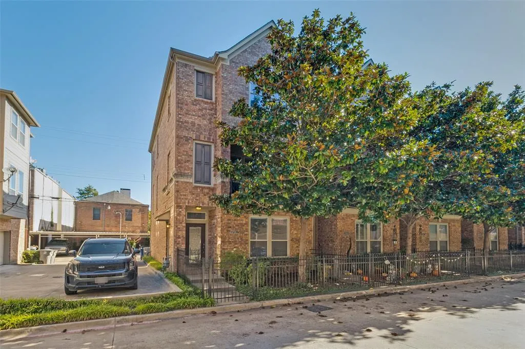 3704 Wycliff Avenue #7
