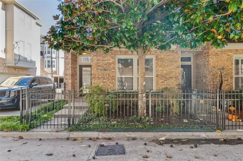 3704 Wycliff Avenue #7