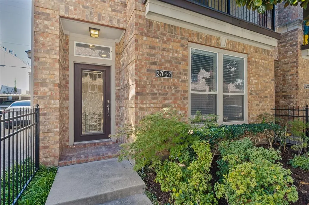 3704 Wycliff Avenue #7