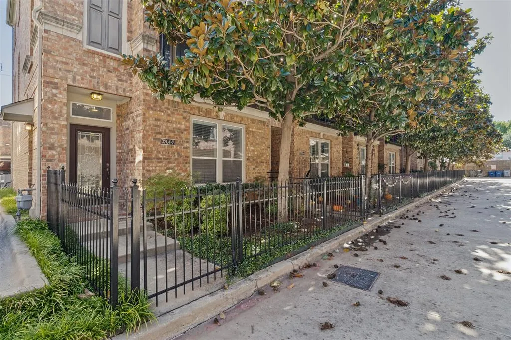 3704 Wycliff Avenue #7