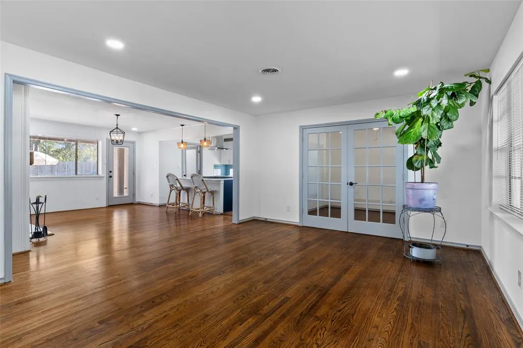 6404 E Lovers Lane