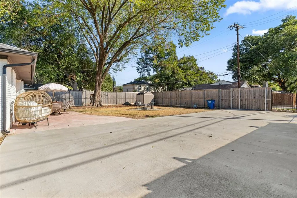 6404 E Lovers Lane
