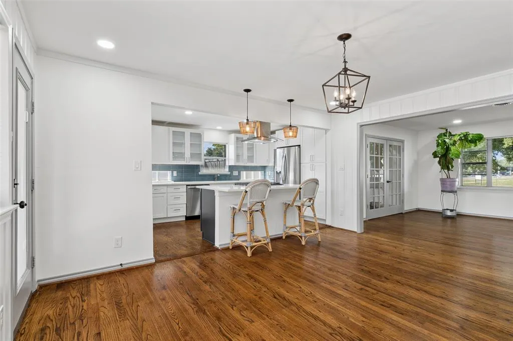 6404 E Lovers Lane