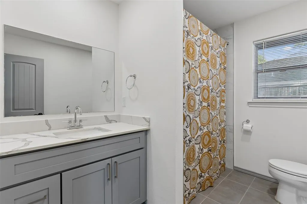 6404 E Lovers Lane