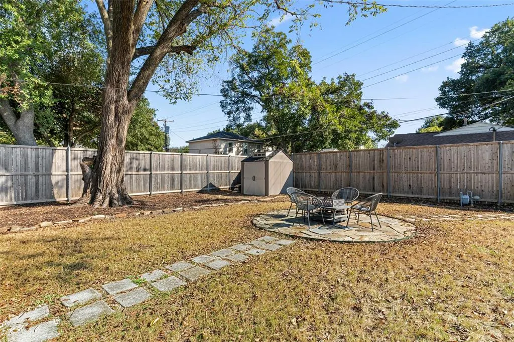6404 E Lovers Lane