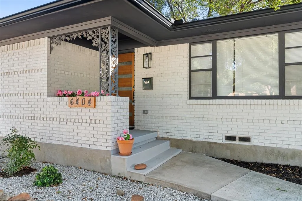 6404 E Lovers Lane