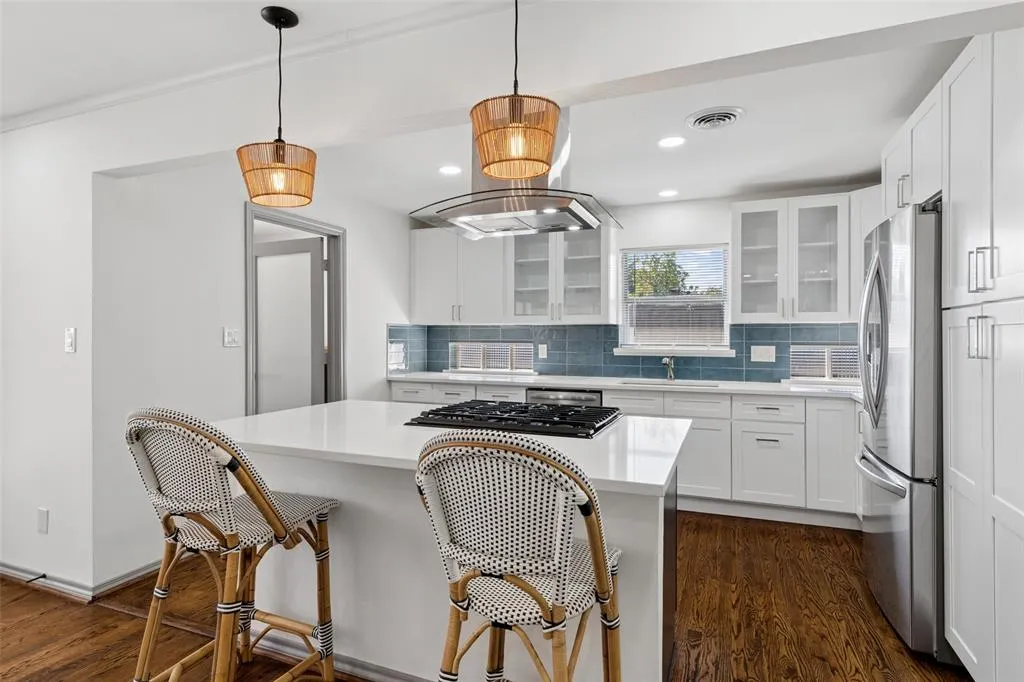 6404 E Lovers Lane