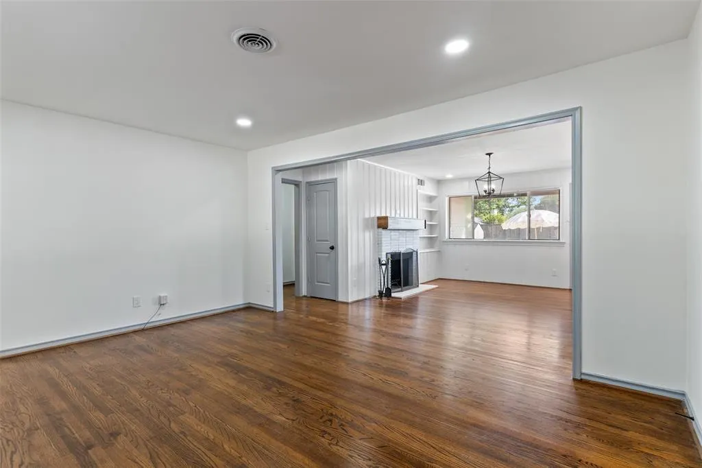 6404 E Lovers Lane