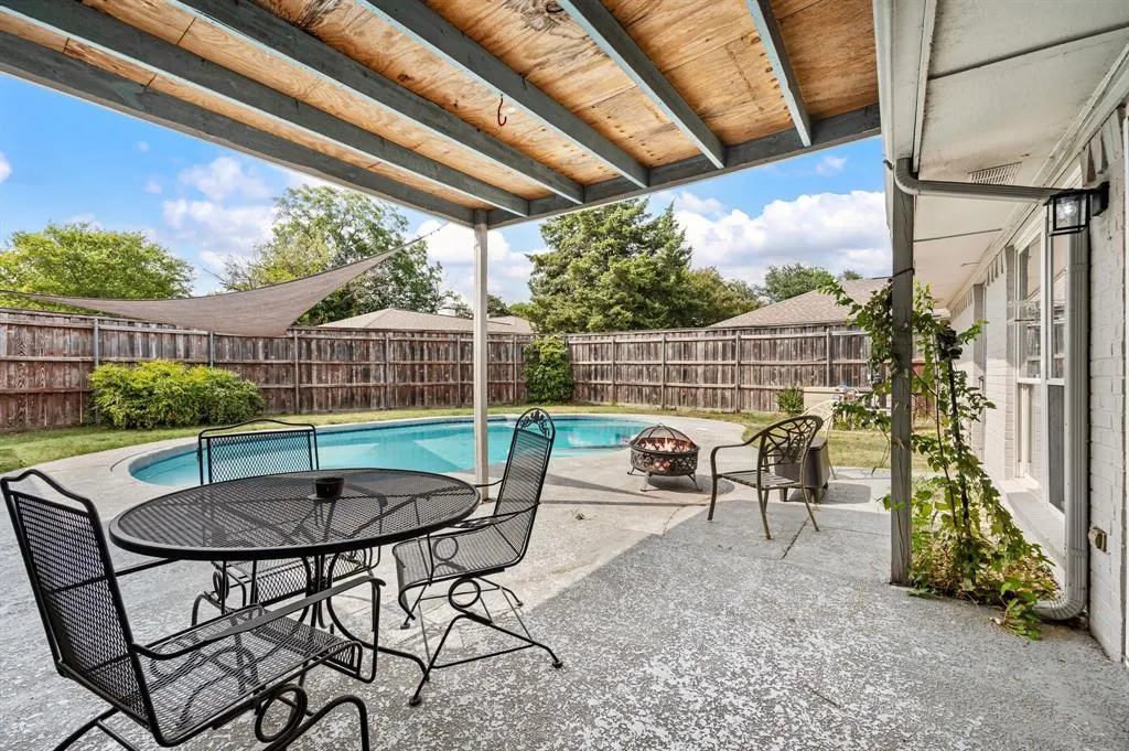 2405 Ridgewood Drive